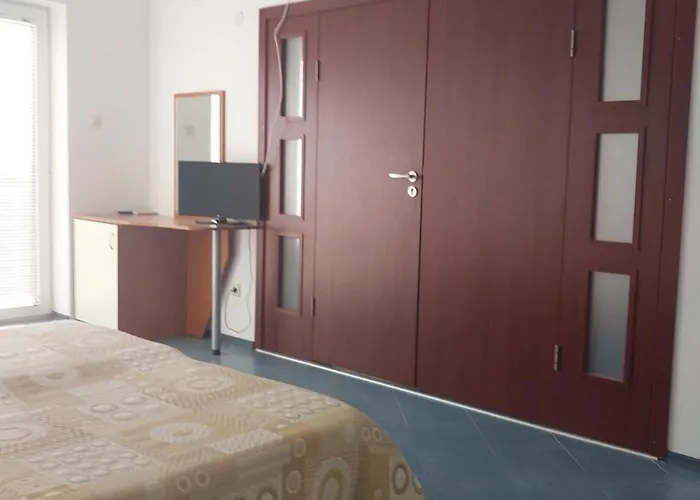 Family Maritime 酒店 阿赫托波尔