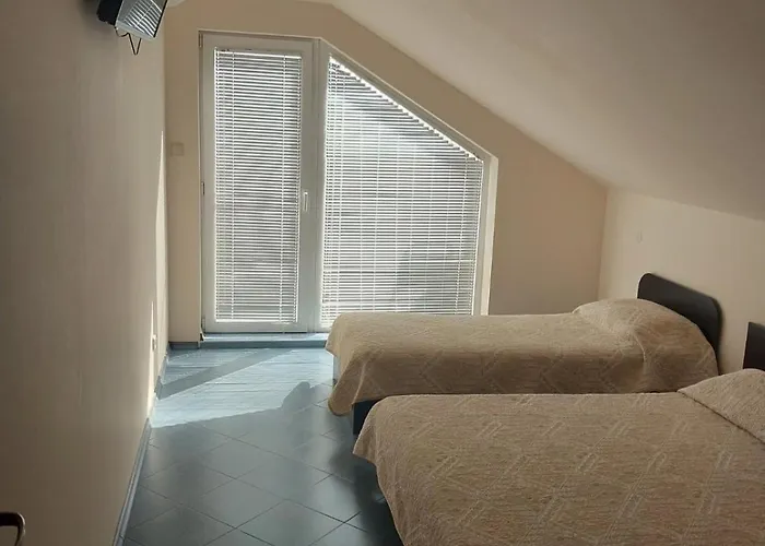 Family Maritime 酒店 阿赫托波尔